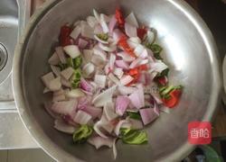 三色鸡丁的做法图解2