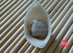 元宝馄饨的包法的做法图解1