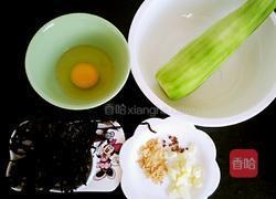 丝瓜鸡蛋紫菜汤的做法图解1