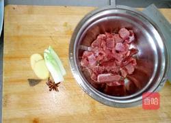牛肉炖柿子土豆的做法图解1
