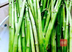 蒜香芦笋的做法图解1
