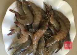 爆香鲜虾的做法图解2