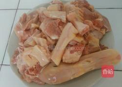 青豆烧鸭的做法图解1