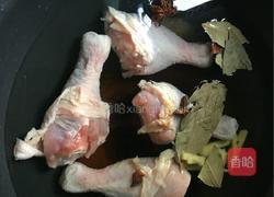手撕鸡腿肉的做法图解3