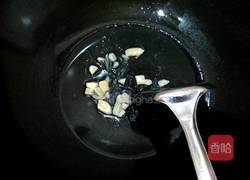 西兰花炒蟹味菇的做法图解4