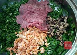 香菇虾米韭菜肉饺子的做法图解5
