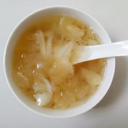 快速煮鲜百合莲子银耳糖水的做法[图]