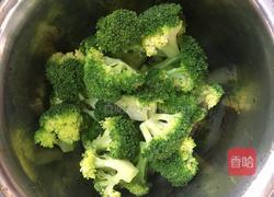 清炒西兰花的做法图解1
