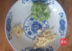 爆炒藕丁的做法图解3