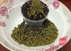 绿豆黑米粥的做法图解1