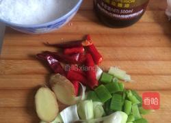 红烧肉炖干豆角木耳葫芦条的做法图解2