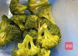 西蓝花炒肉的做法图解2