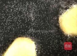 豆腐鯽鱼汤的做法图解1