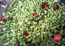 蒜香豆角花的做法图解4