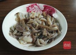 鱿鱼爪炒木耳的做法图解1