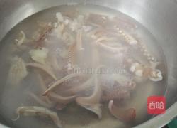 鱿鱼爪炒木耳的做法图解4
