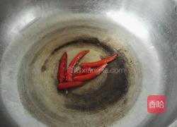 鱿鱼爪炒木耳的做法图解5