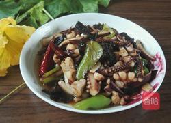 鱿鱼爪炒木耳的做法图解9