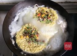 煮方便面的做法图解2