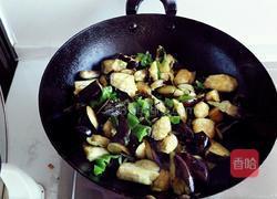 家常肉丸烧茄子的做法图解7