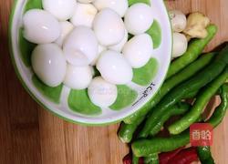 双椒黄金鹌鹑蛋的做法图解1