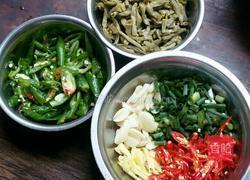 酸豆角炒猪喉结的做法图解4