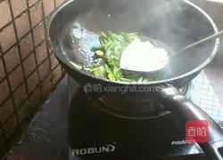 酸豆角炒猪喉结的做法图解6