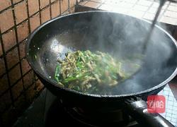 酸豆角炒猪喉结的做法图解7