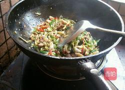 酸豆角炒猪喉结的做法图解15