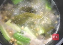 酸爽苦瓜排骨汤的做法图解3