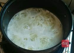 酸豆角汤面的做法图解2
