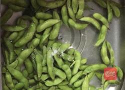 水煮毛豆的做法图解1