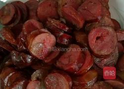 青椒炒香肠的做法图解1