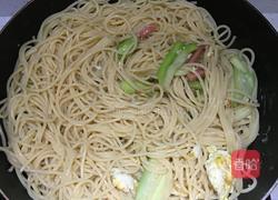 丝瓜火腿鸡蛋炒意大利面的做法图解8