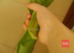 汆青菜方便面的做法图解3