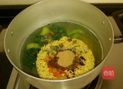 汆青菜方便面的做法图解6