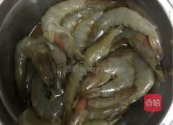 剁椒金针菇大虾的做法图解2