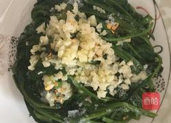 炝拌波菜的做法图解1