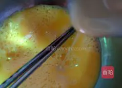 Illustration of how to make milk-flavored egg steamed bun slices 4