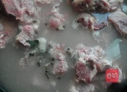 糖醋排骨土豆的做法图解1