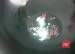 紫甘蓝炒西瓜皮的做法图解4