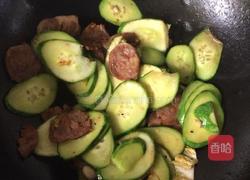 黄瓜炒腊肠的做法图解4