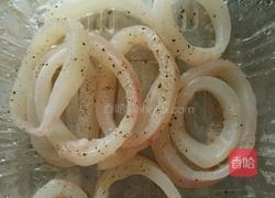 酥炸鱿鱼圈的做法图解2