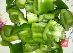 青椒鱼丸的做法图解1