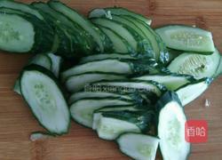 黄瓜皮蛋汤的做法图解2