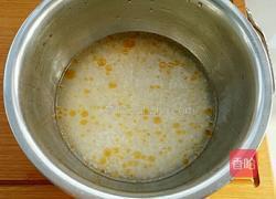 皮蛋瘦肉粥的做法图解1