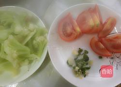 番茄炒菜花的做法图解1