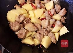 土豆烧鸭的做法图解1