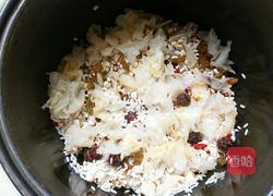 薏米桂圆莲子汤的做法图解2