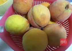 自制黄桃罐头的做法图解1